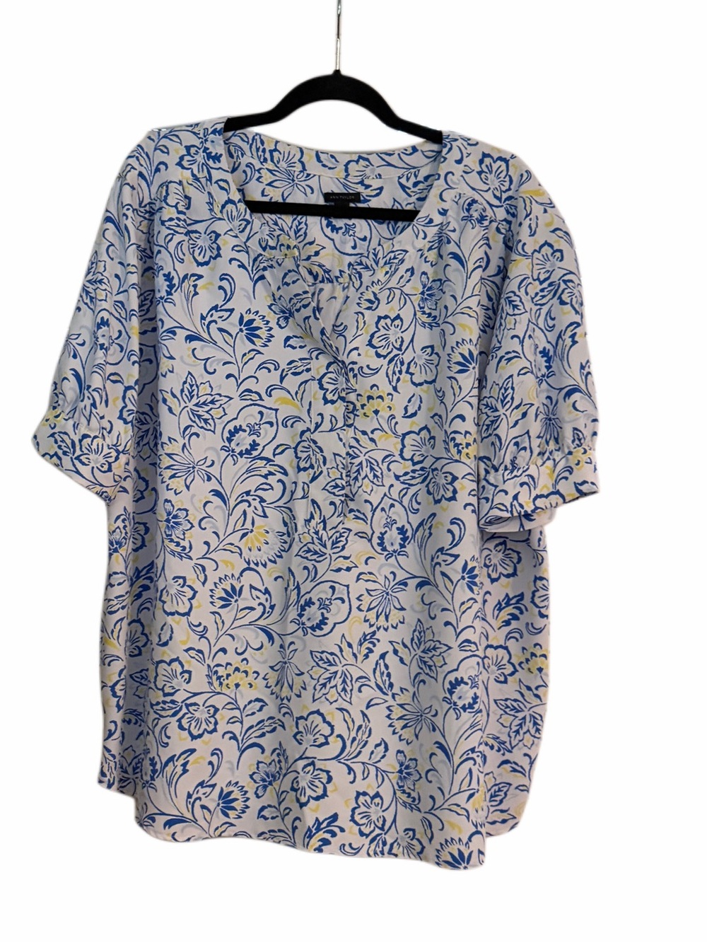 Ann Taylor Blue and White Floral V-Neck Blouse